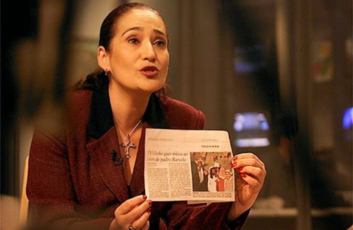 Sonia Abrão apresentou o Falando Francamente no SBT (Reprodução: SBT)