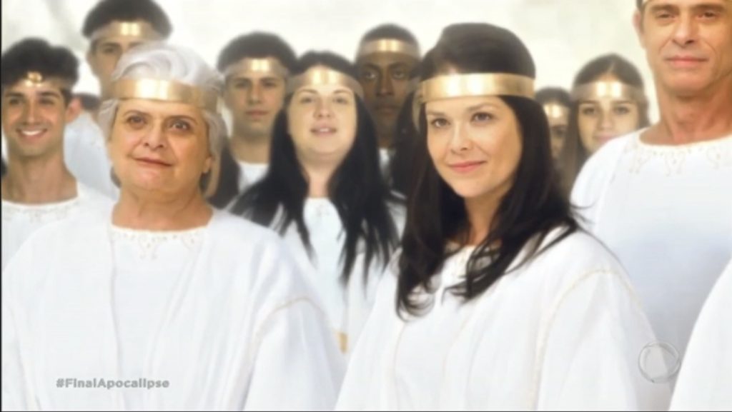 Tamar (Jussara Freire), Natália (Samara Felippo) e Osvaldo (Marcos Winter) no arrebatamento final em Apocalipse