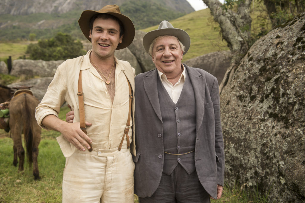 Candinho (Sergio Guizé) e Pancrácio (Marco Nanini), de Êta Mundo Bom!
