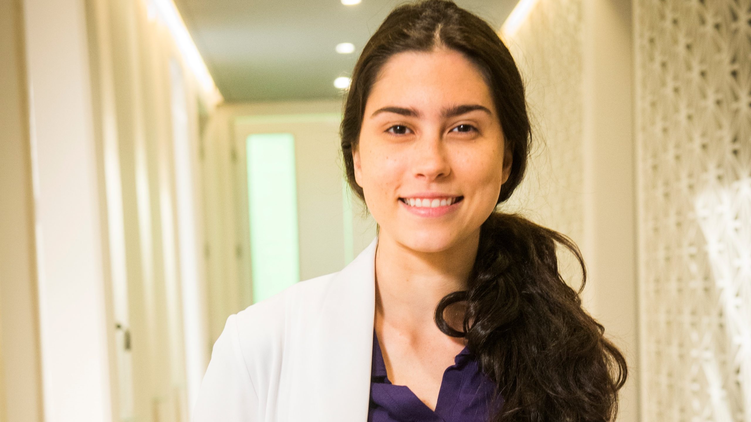 Débora (Olivia Torres) em Totalmente Demais