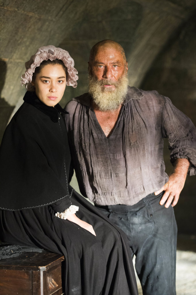 Fred ( Leopoldo Pacheco ) e Miss Liu ( Luana Tanaka  ) 