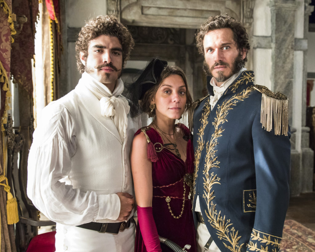 Dom Pedro ( Caio Castro ), Dulcina ( Joana Solnado ) e Avilez ( Paulo Rocha )