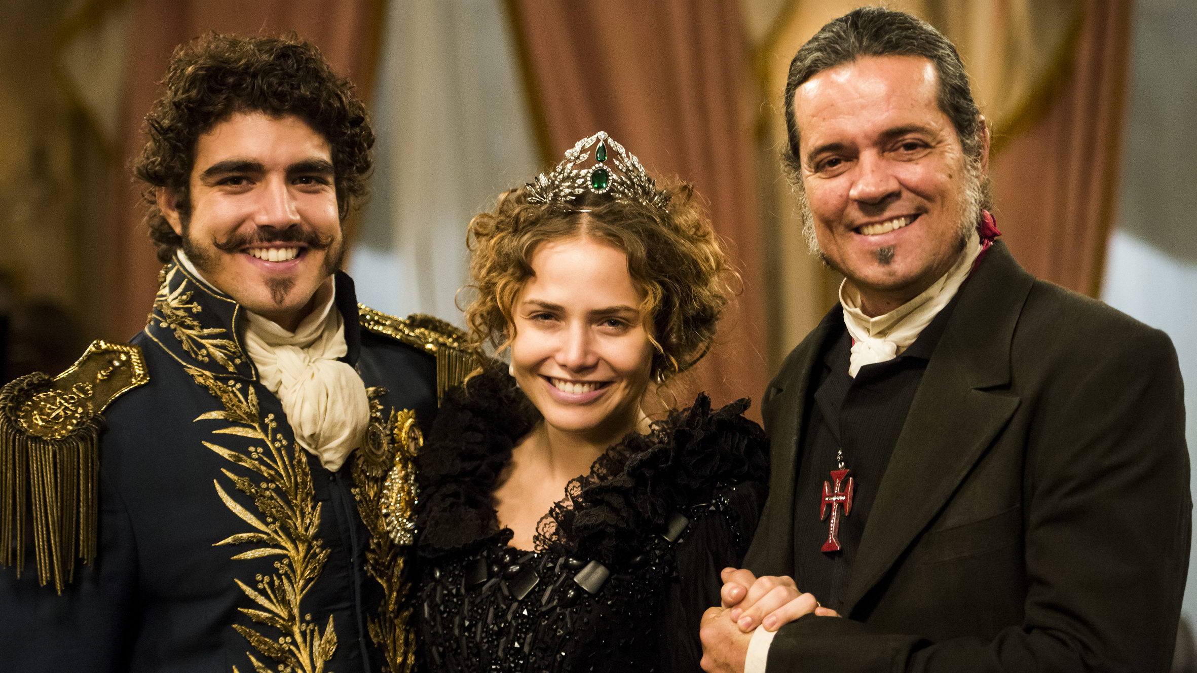 Pedro (Caio Castro), Leopoldina (Letícia Colin) e Bonifácio (Felipe Camargo), de Novo Mundo