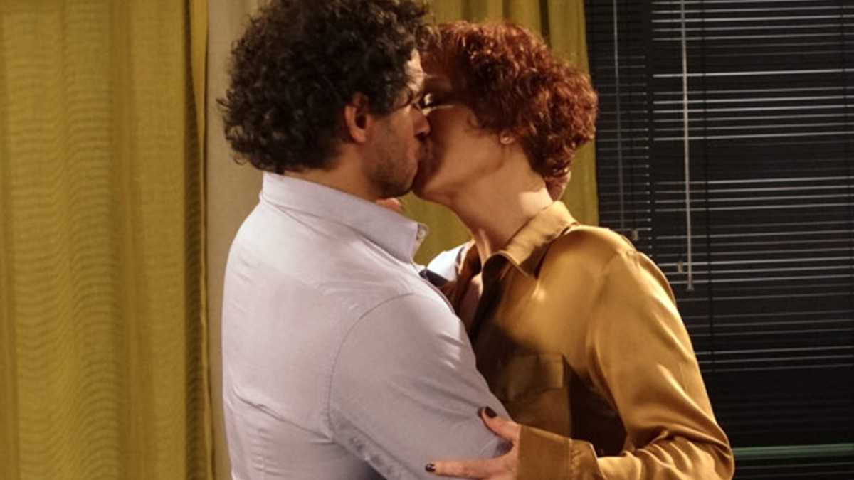 Guaracy (Paulo Rocha) e Esther (Julia Lemmertz) em Fina Estampa