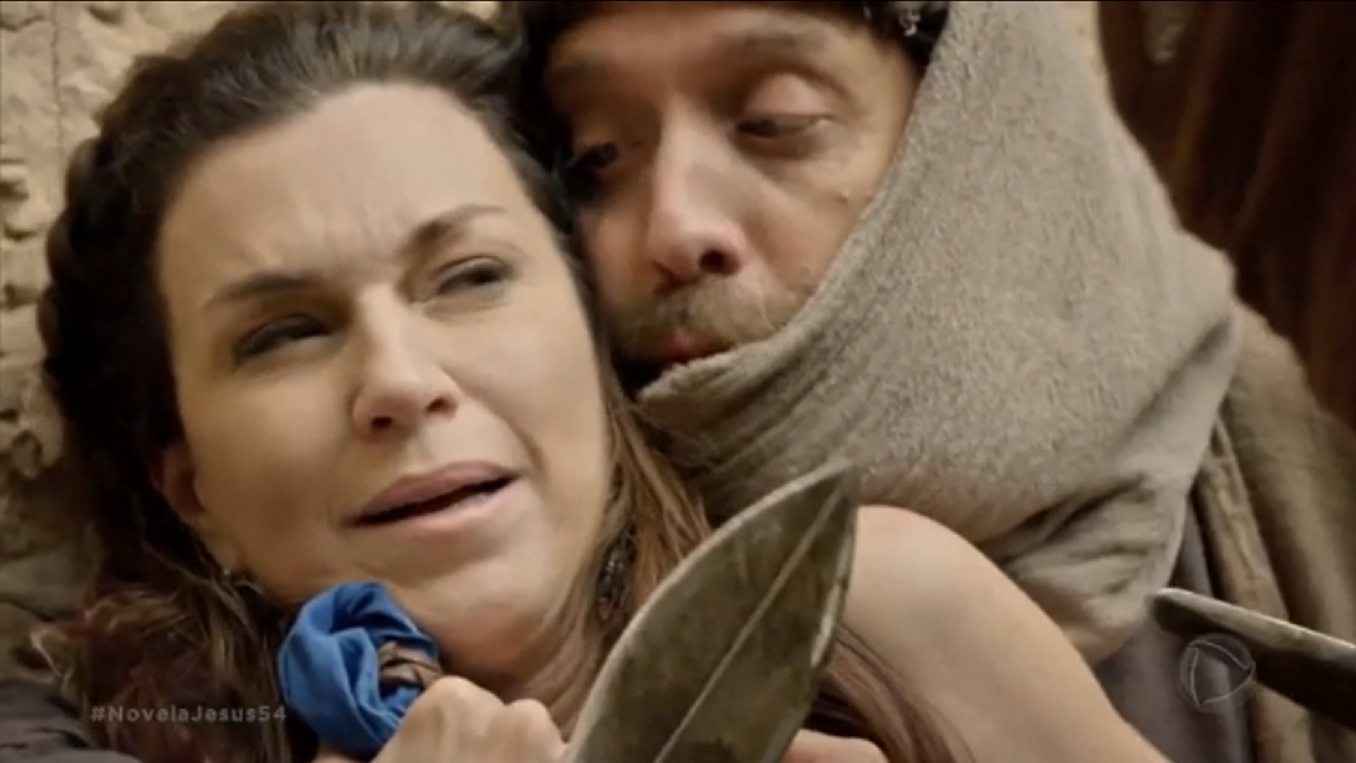 Adela (Adriana Garambone) e Gestas (Flávio Pardal) em Jesus