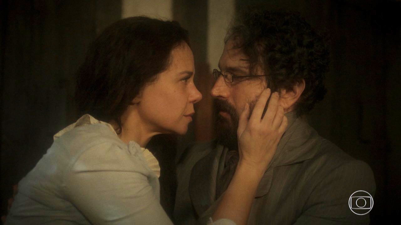 Amália (Vanessa Gerbelli) e Peter (Caco Ciocler) em Novo Mundo (Reprodução)