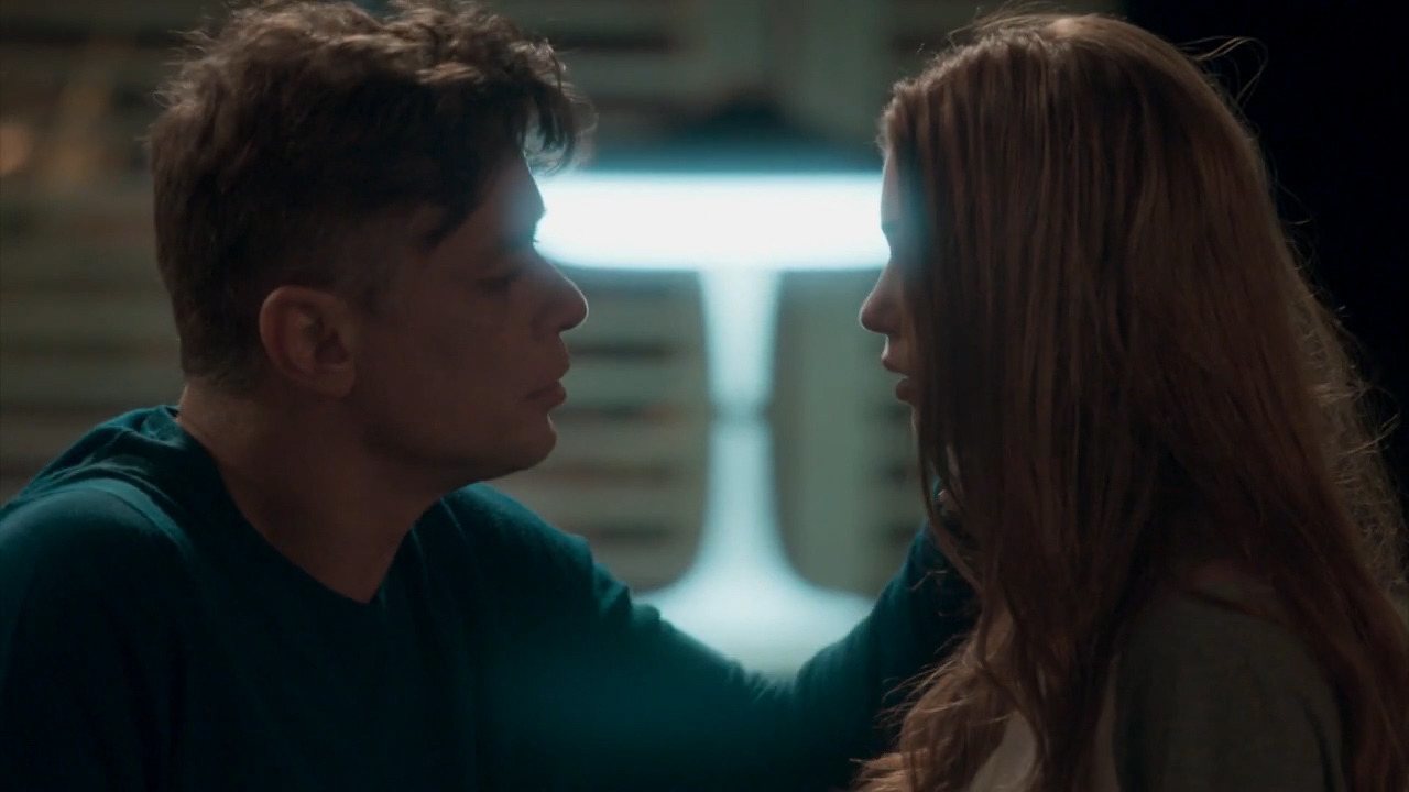 Arthur (Fábio Assunção) e Eliza (Marina Ruy Barbosa) em Totalmente Demais