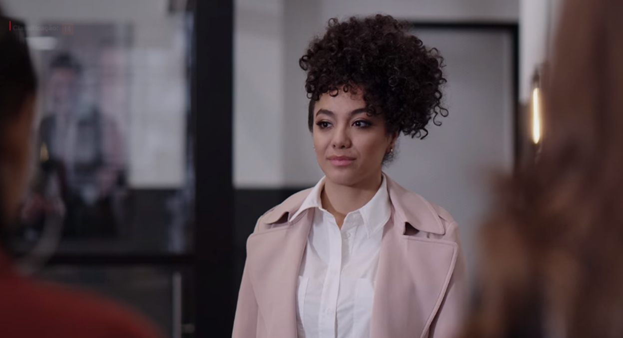 Elyfer Torres como Betty em Betty, a Feia em Nova York (Reprodução / Telemundo)