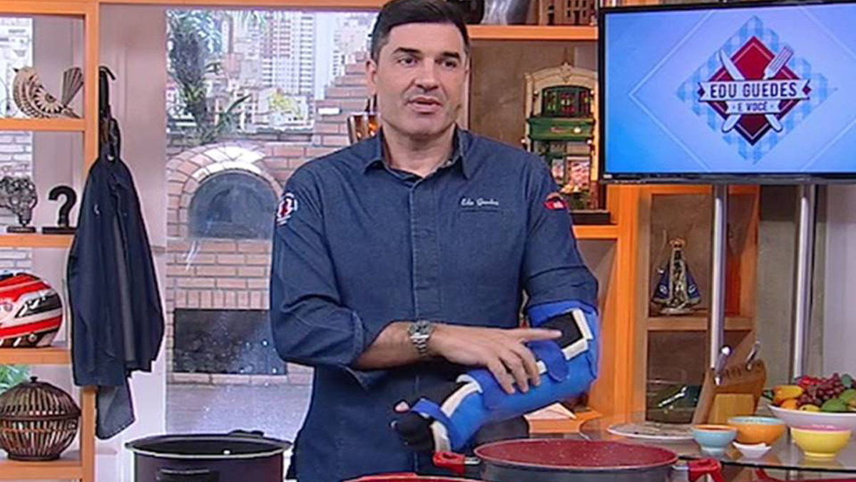Edu Guedes em seu programa na RedeTV!