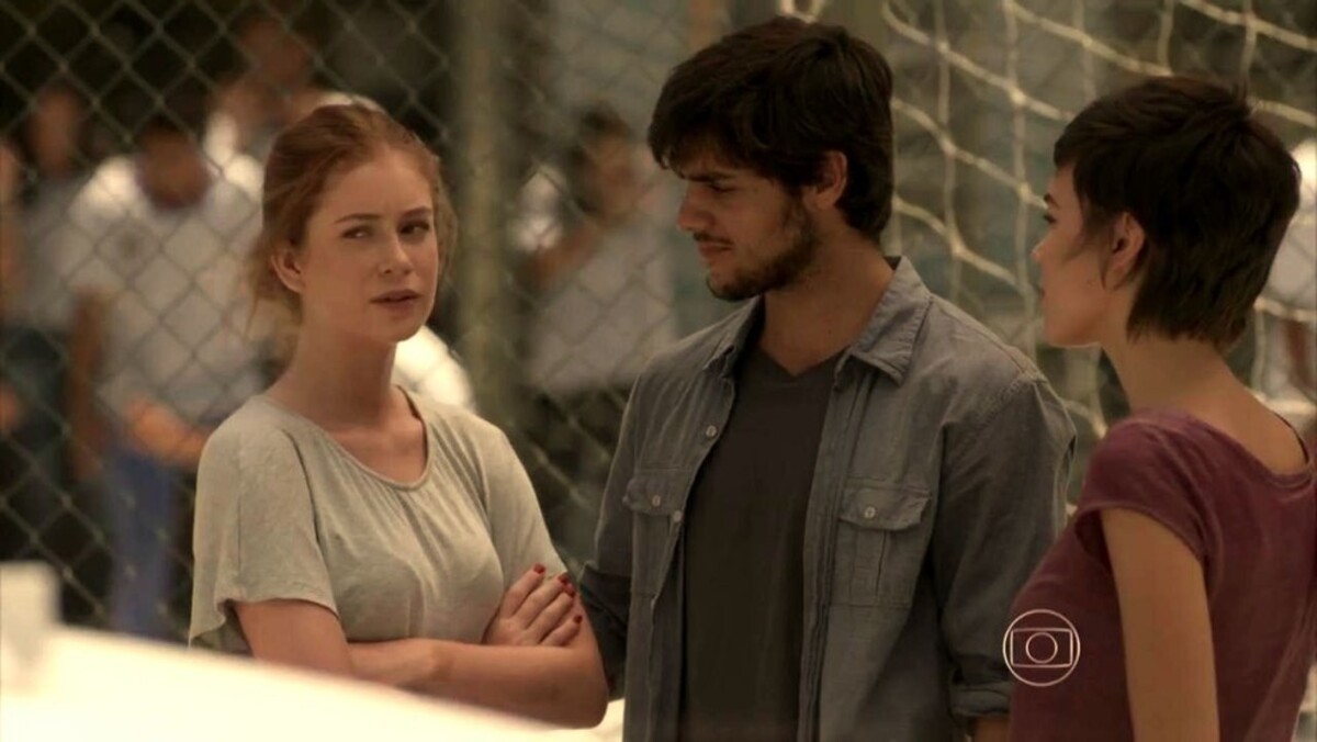Eliza (Marina Ruy Barbosa), Leila (Carla Salle) e Jonatas (Felipe Simas) de Totalmente Demais