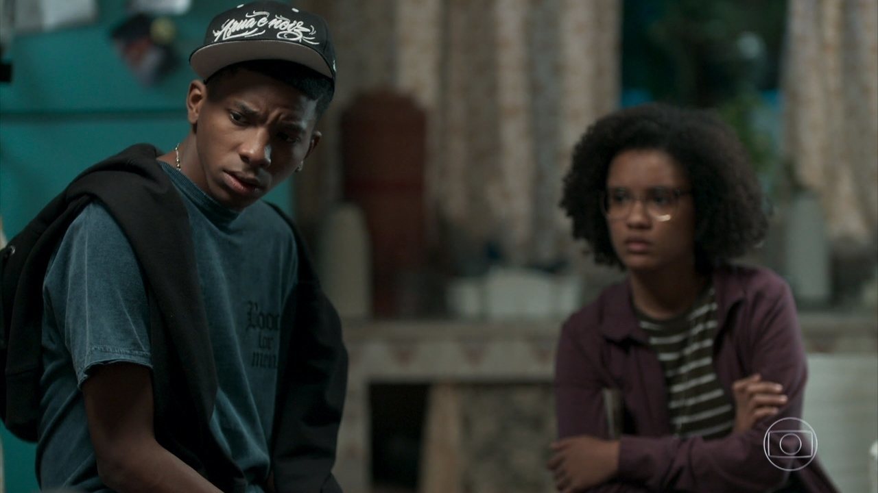 Fio (Lucas Penteado) e Ellen (Heslaine Vieira) em Malhação