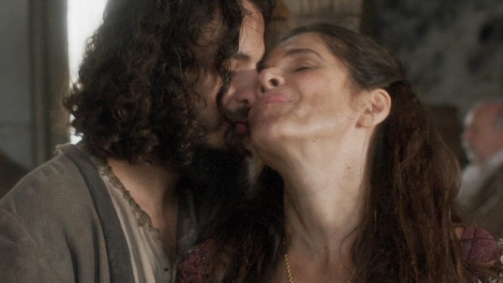 Hugo (César Cardadeiro) e Elvira (Ingrid Guimarães) em Novo Mundo