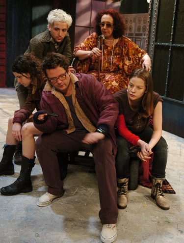 Maria Alice Vergueiro junto ao elenco de O Sistema, em 2007