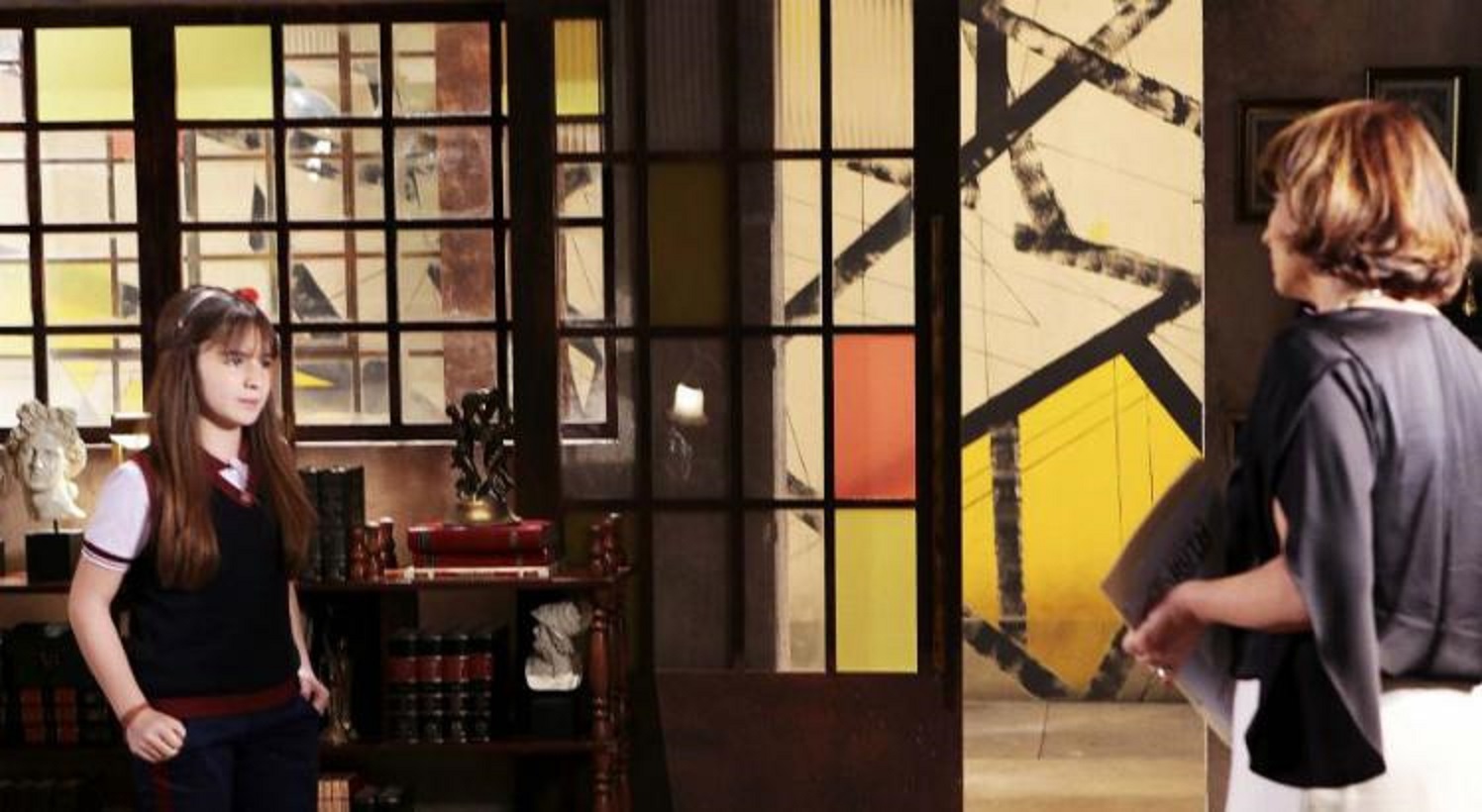 Poliana (Sophia Valverde) e Ruth (Myrian Rios) em As Aventuras de Poliana