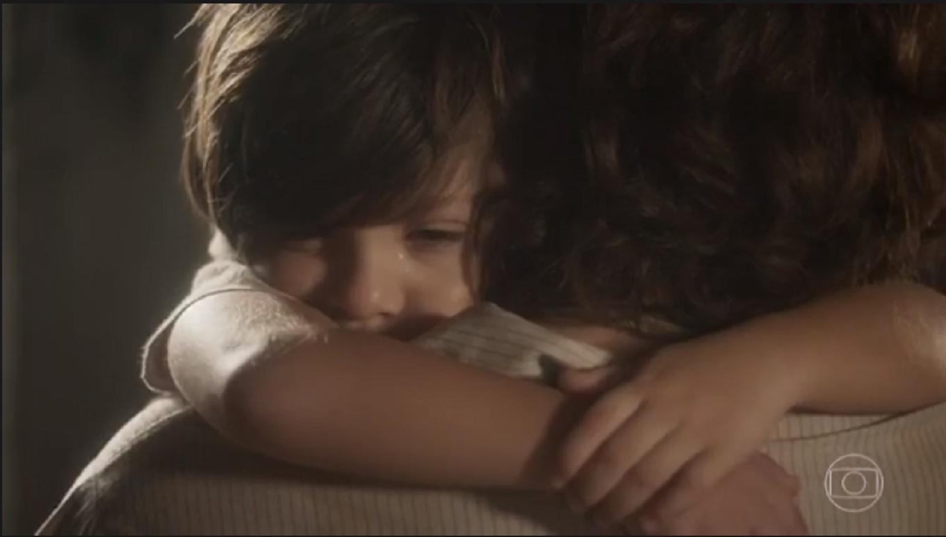 Quinzinho (Theo de Almeida Lopes) e Joaquim (Chay Suede) em Novo Mundo