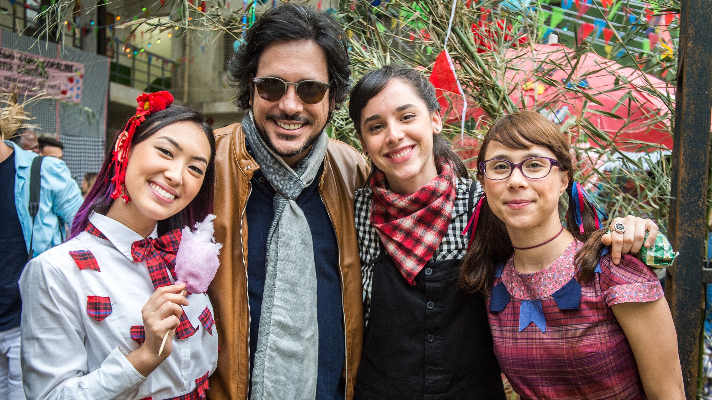 Tina (Ana Hikari), Roney (Lúcio Mauro Filho), Lica (Manoela Aliperti) e Benê (Daphne Bozaski) em Malhação