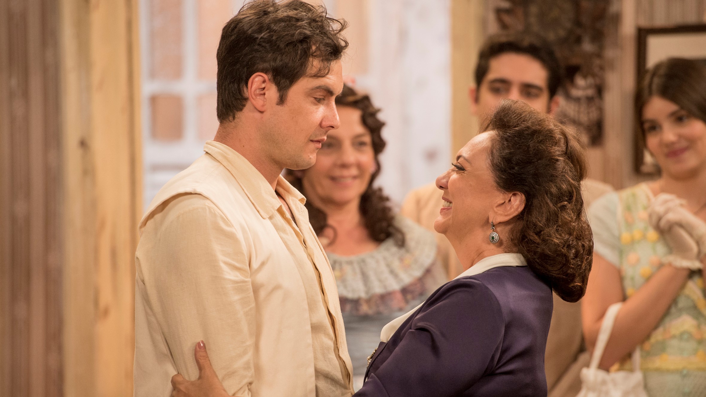 Candinho (Sergio Guize) e Anastácia (Eliane Giardini) em Êta Mundo Bom!