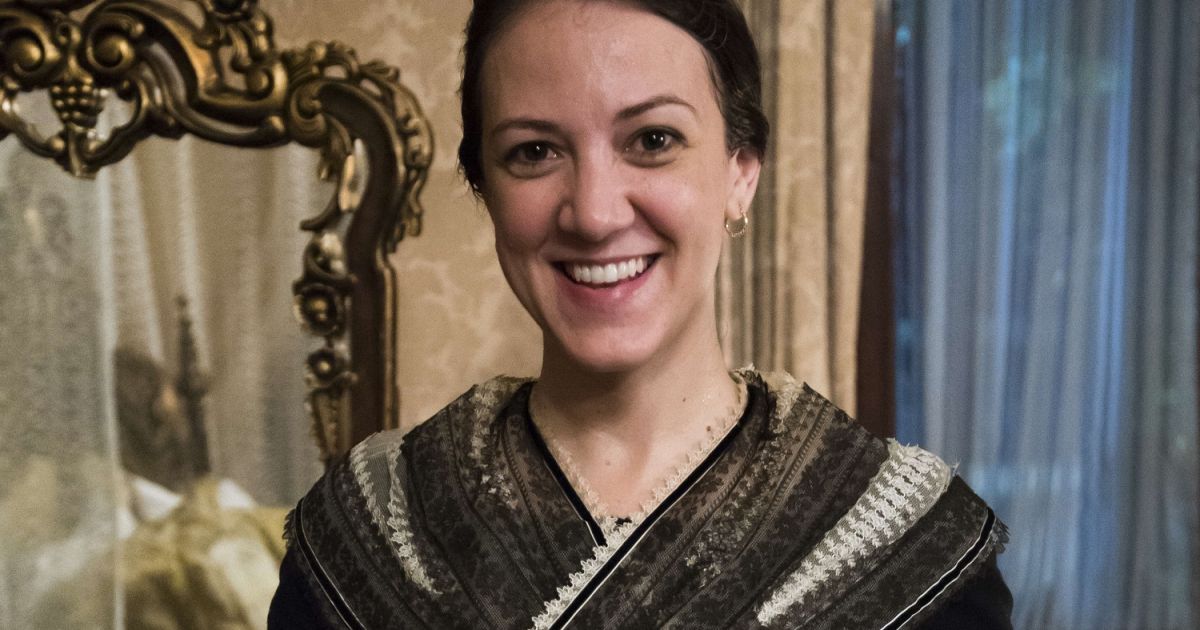 Lurdes (Bia Guedes) em Novo Mundo