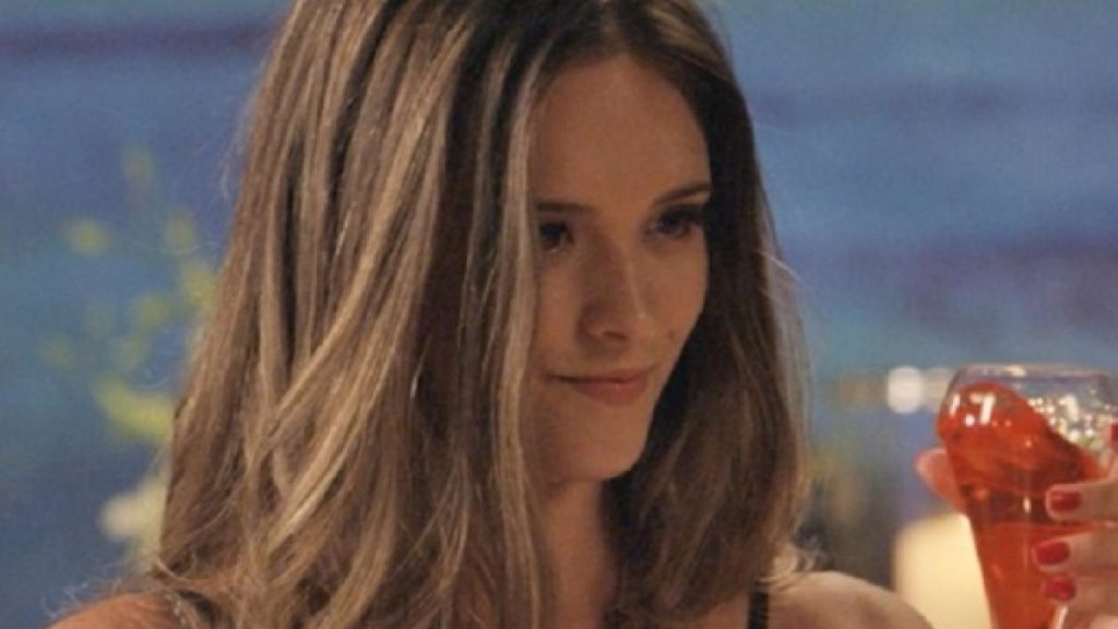 Cassandra (Juliana Paiva) em Totalmente Demais
