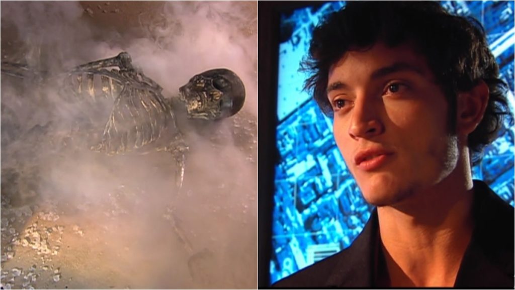 Meduso é morto e vira esqueleto (Reprodução: PlayPlus)