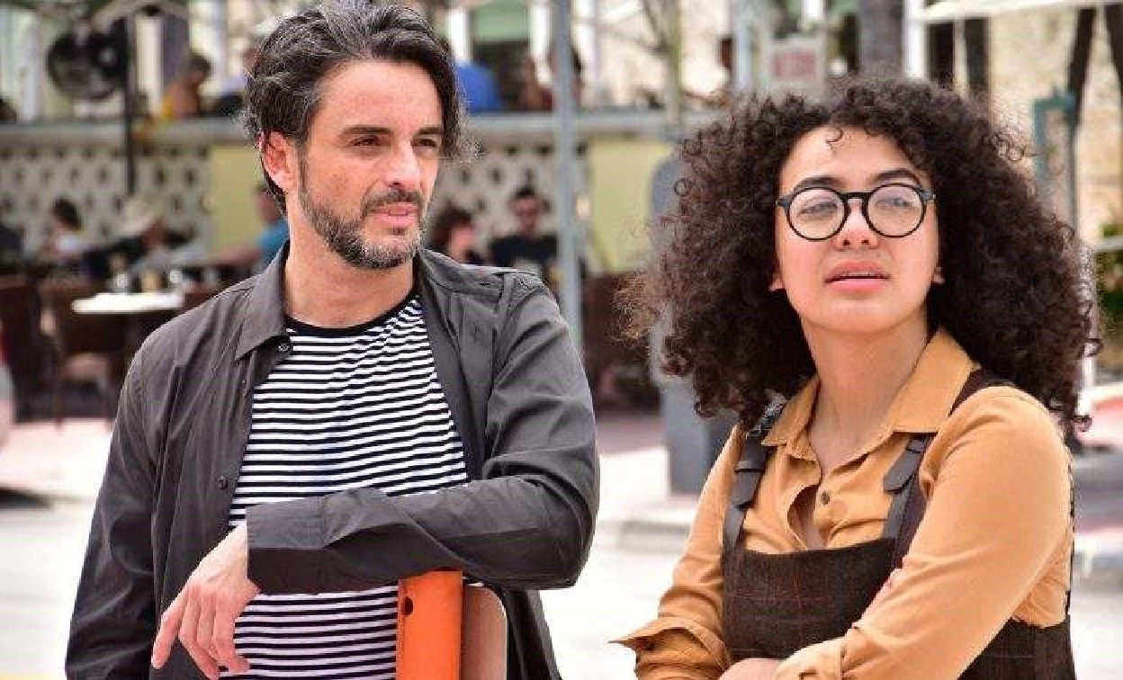 Bernard Bullen e Elyfer Torres como Joaquim e Betty em Betty, a Feia em Nova York (Divulgação / Telemundo)