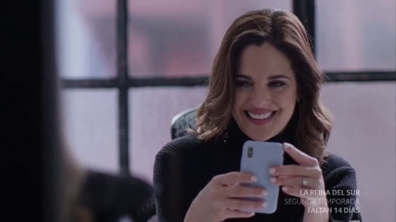 Sabrina Seara como Marcela em Betty, a Feia em Nova York (Reprodução / Telemundo)