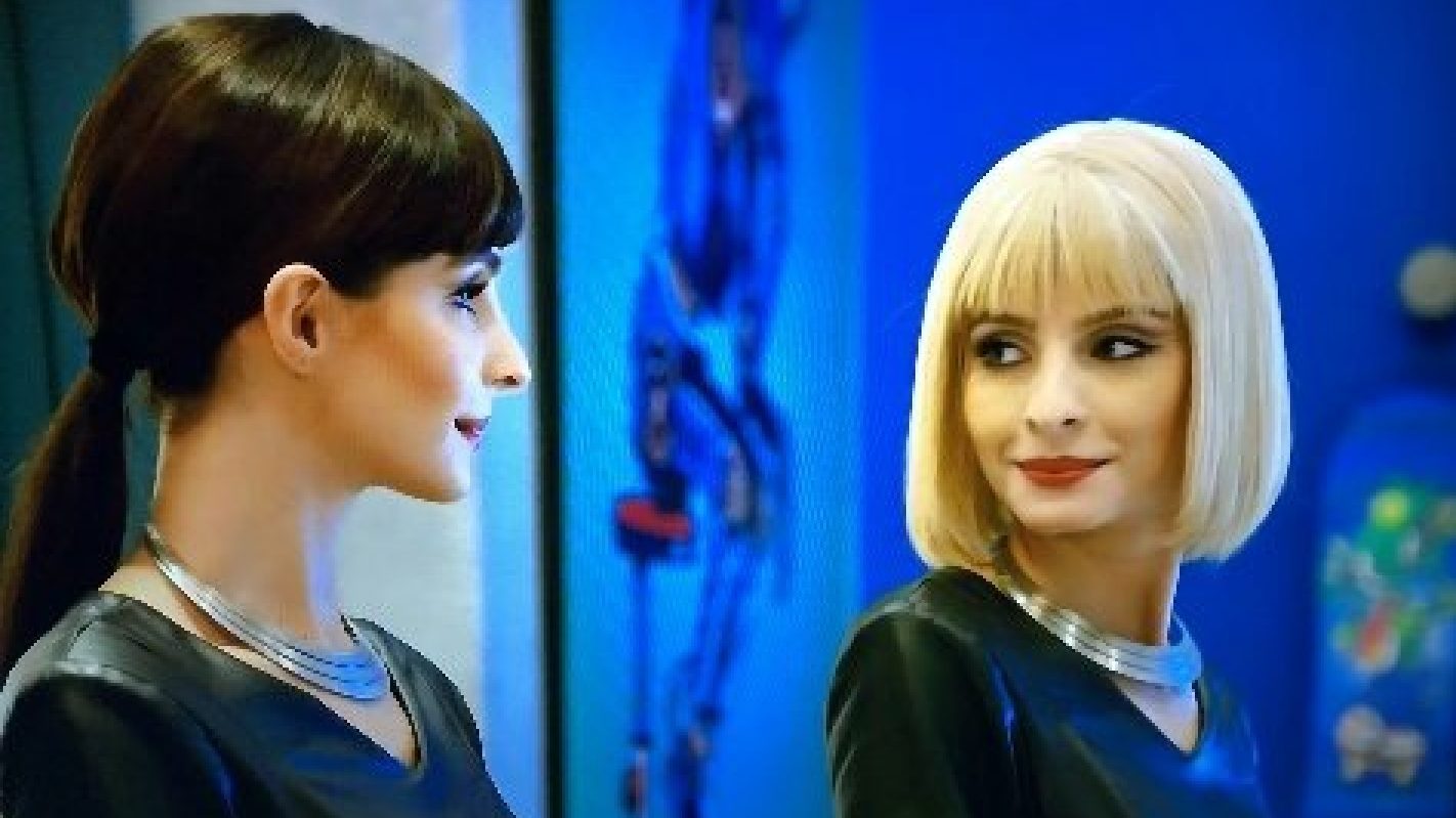 Giselle Batista como Melina e Lia em Apocalipse (Reprodução / Record TV)