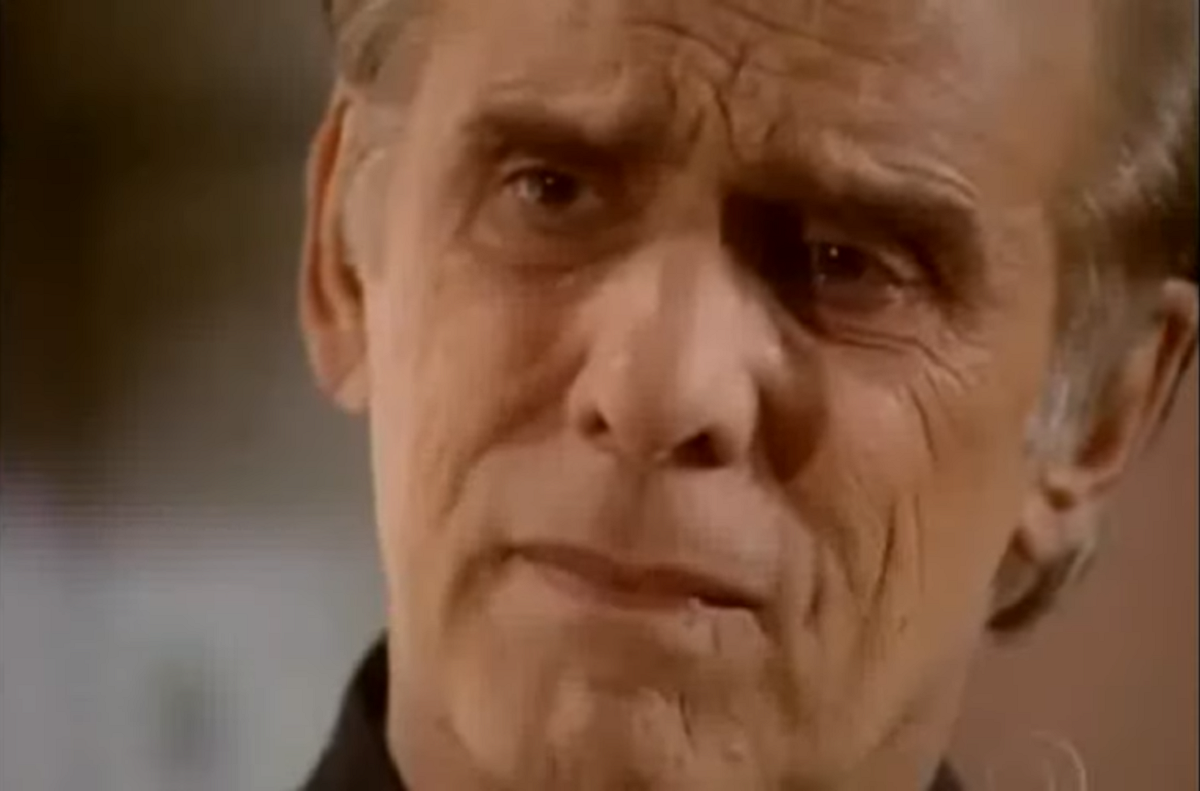 Padre Matiolli (Francisco Cuoco) em O Clone