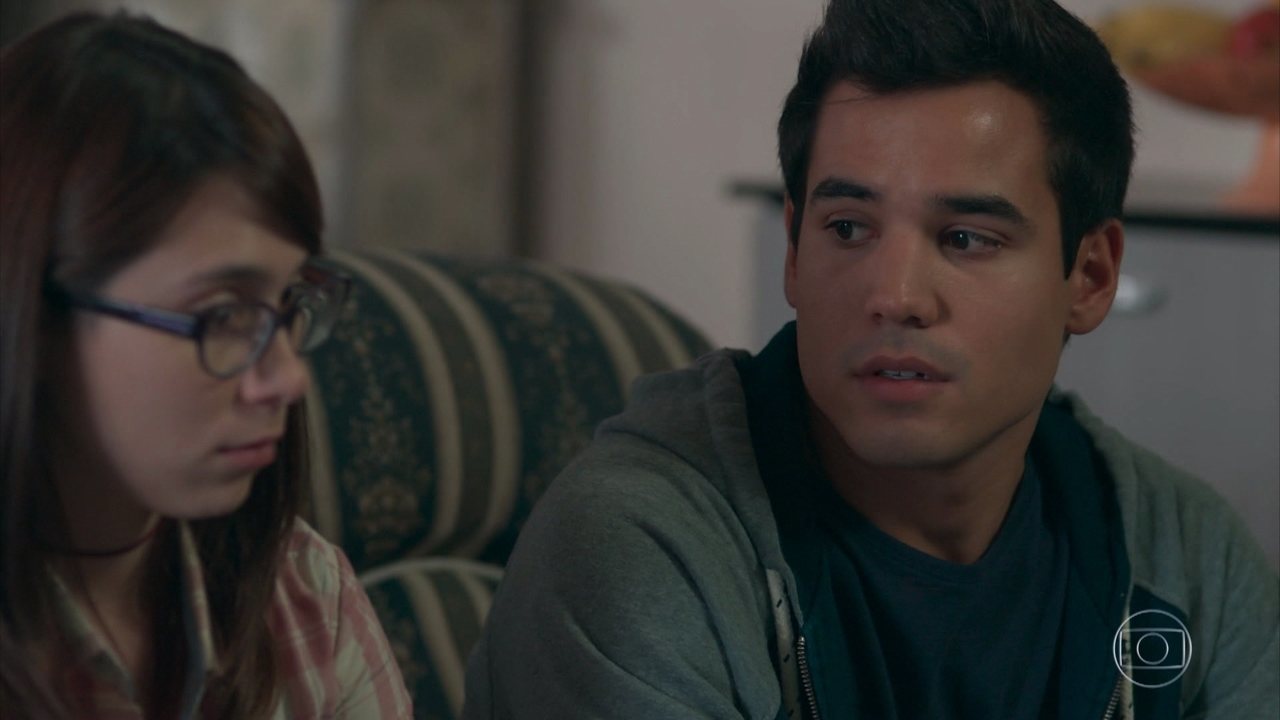 Benê (Daphne Bozaski) e Guto (Bruno Gadiol) em Malhação