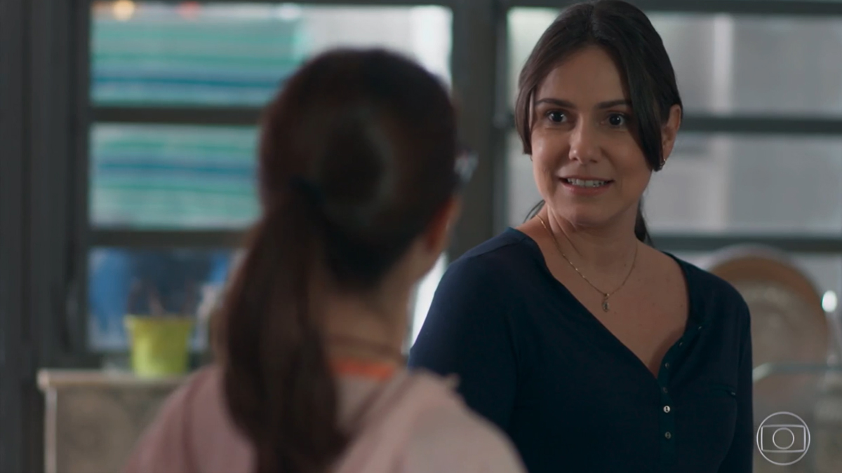 Benê (Daphne Bozaski) e Josefina (Aline Fanju) em Malhação
