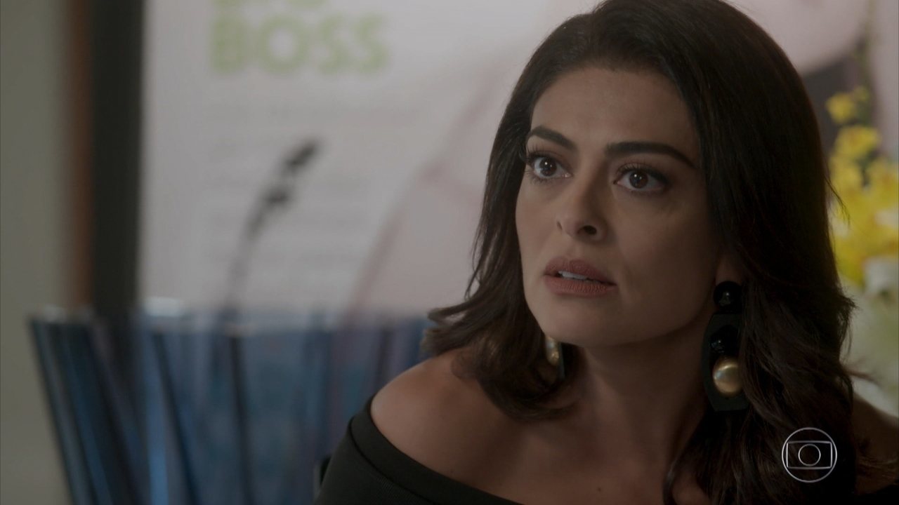 Carolina (Juliana Paes) em Totalmente Demais
