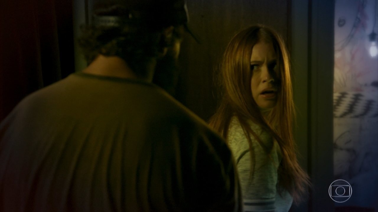 Dino (Paulo Rocha) e Eliza (Marina Ruy Barbosa) em Totalmente Demais