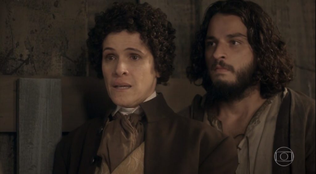 Elvira (Ingrid Guimarães) disfarçada de homem e Hugo (César Cardadeiro) em Novo Mundo
