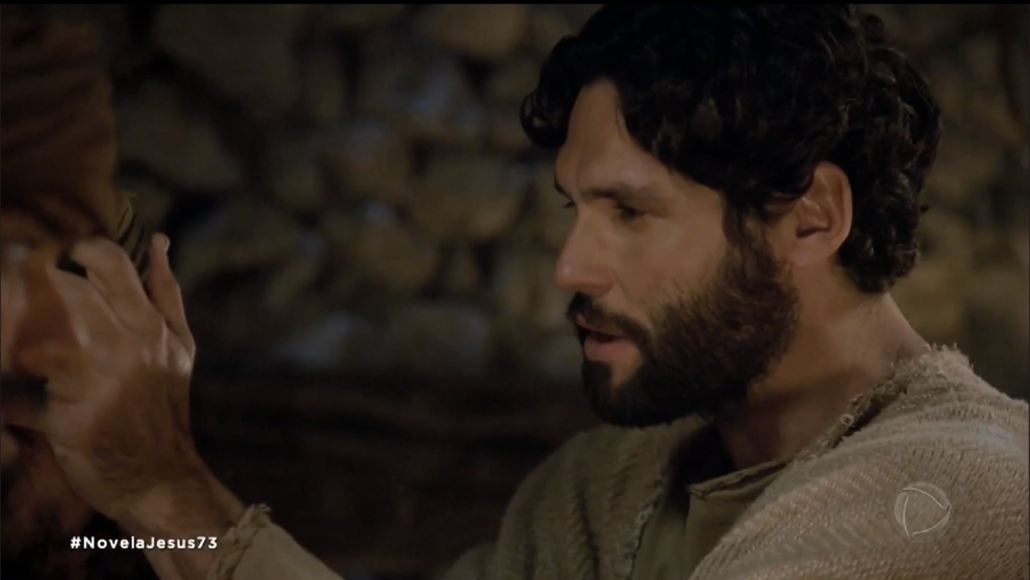Jesus (Dudu Azevedo) curando cegos em Jesus