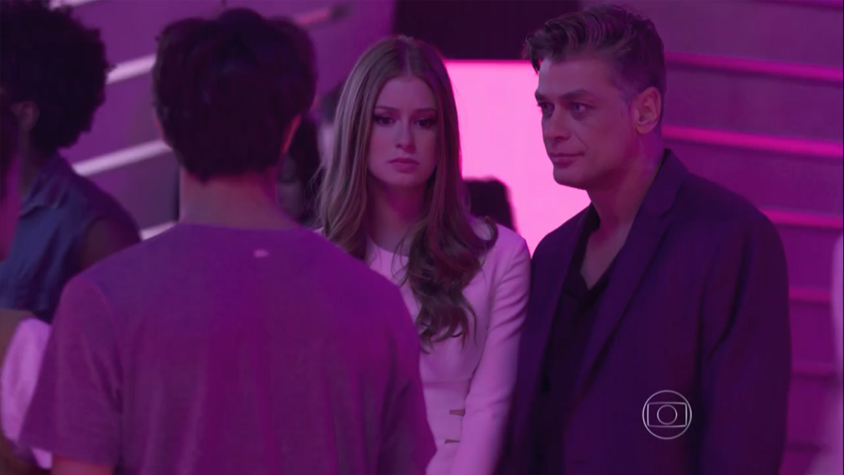 Jonatas (Felipe Simas), Eliza (Marina Ruy Barbosa) e Arthur (Fábio Assunção) em Totalmente Demais