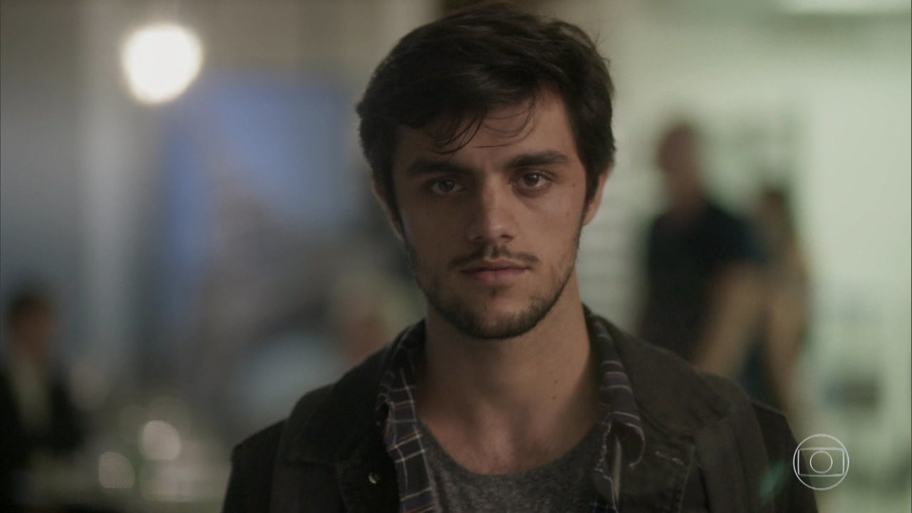Jonatas (Felipe Simas) em Totalmente Demais