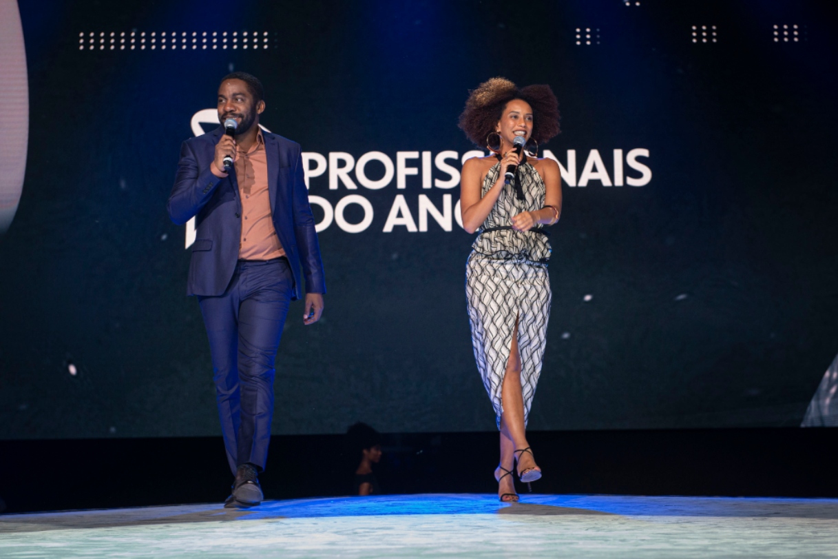 Lázaro Ramos e Taís Araújo na cerimônia de entrega do Prêmio Profissionais do Ano em 2019