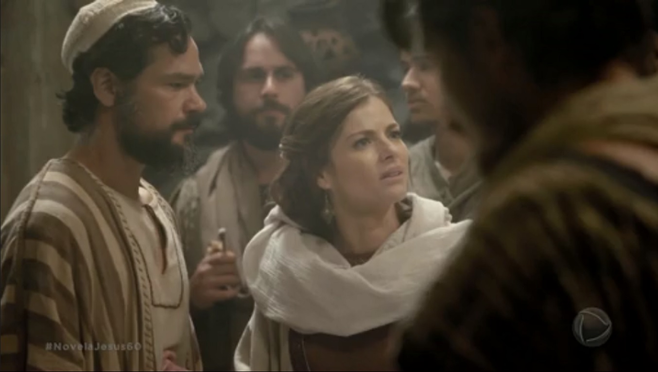Mateus (Gabriel Gracindo) e Asisa (Ana Paula Tabalipa) em Jesus