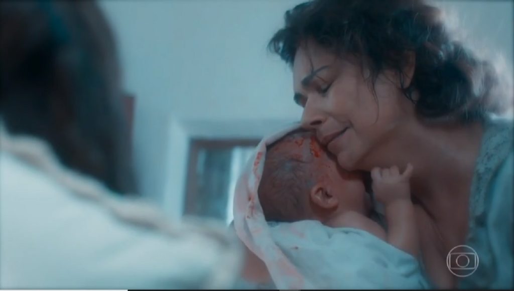 Mercedes, mãe de Cecília (Isabella Dragão) em Novo Mundo