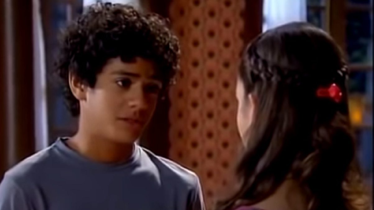 Mosca (Gabriel Santana) e Mili (Giovanna Grigio) em Chiquititas