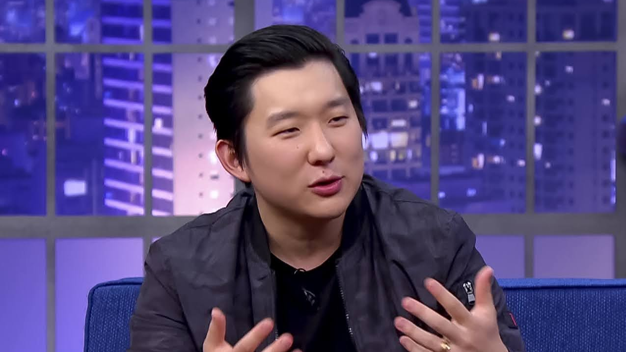 Pyong Lee no The Noite (Divulgação / SBT)
