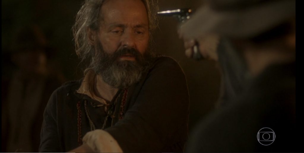 Padre Olinto (Daniel Dantas) em Novo Mundo