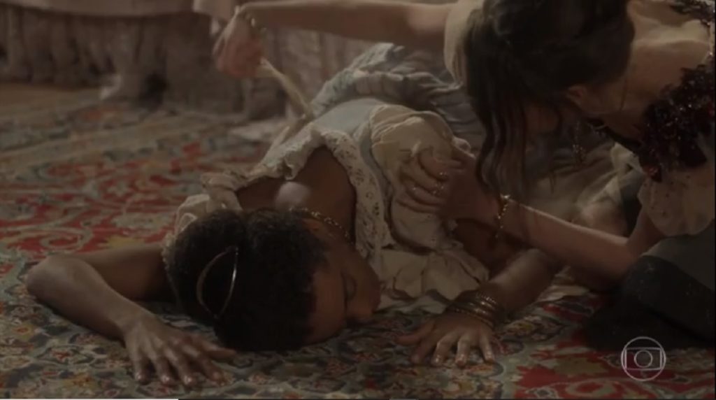 Rosa (Alice Morena) e Domitila (Ágatha Moreira) em Novo Mundo