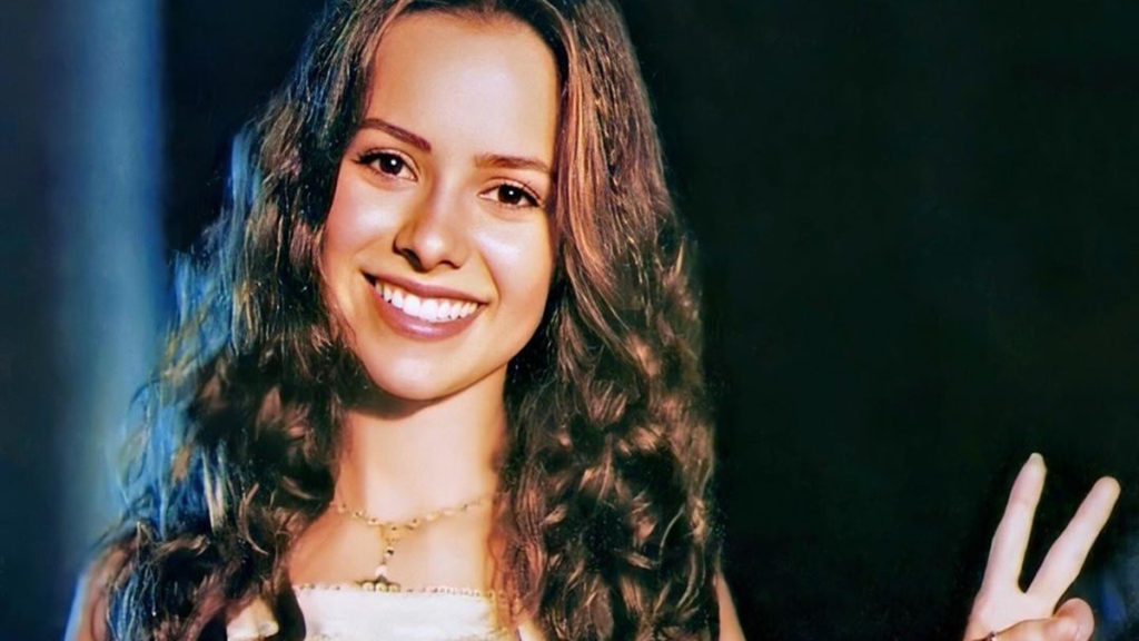 Sandy como Cristal em Estrela-Guia