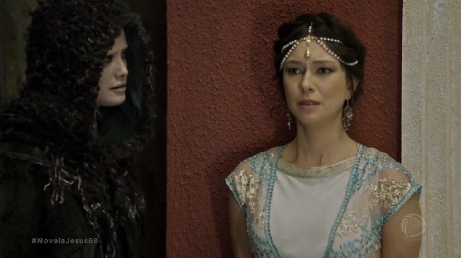 Satanás (Mayana Moura) e Maria Madalena (Day Mesquita) em Jesus