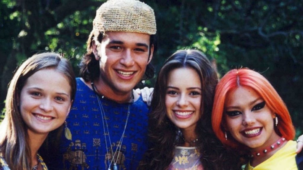 Sukhi (Fernanda Rodrigues), Santiago (Sérgio Marone), Cristal (Sandy) e Gizela (Thaís Fersoza) em Estrela-guia