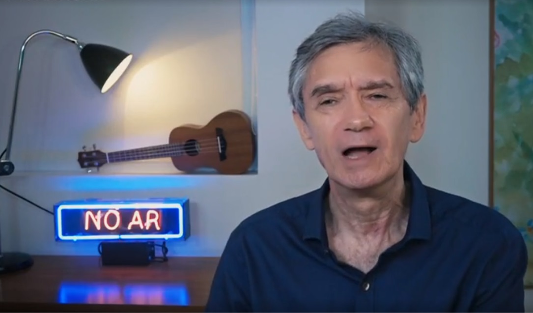 Serginho Groisman apresenta Altas Horas de casa