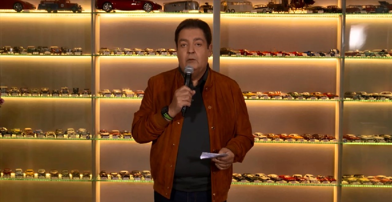 Faustão mostra seus carrinhos no Domingão (Reprodução / Globo)