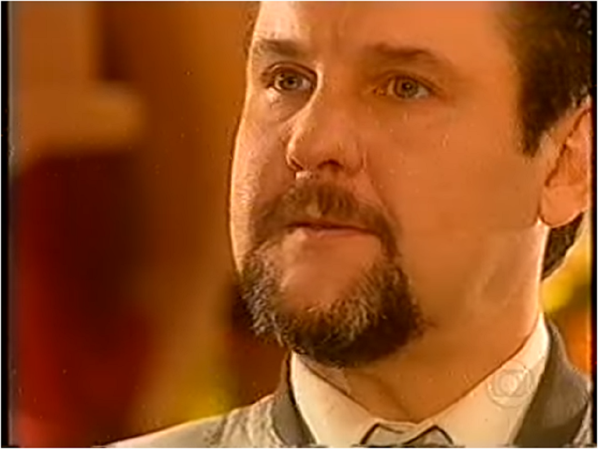 Mohamed (Antonio Calloni) em O Clone