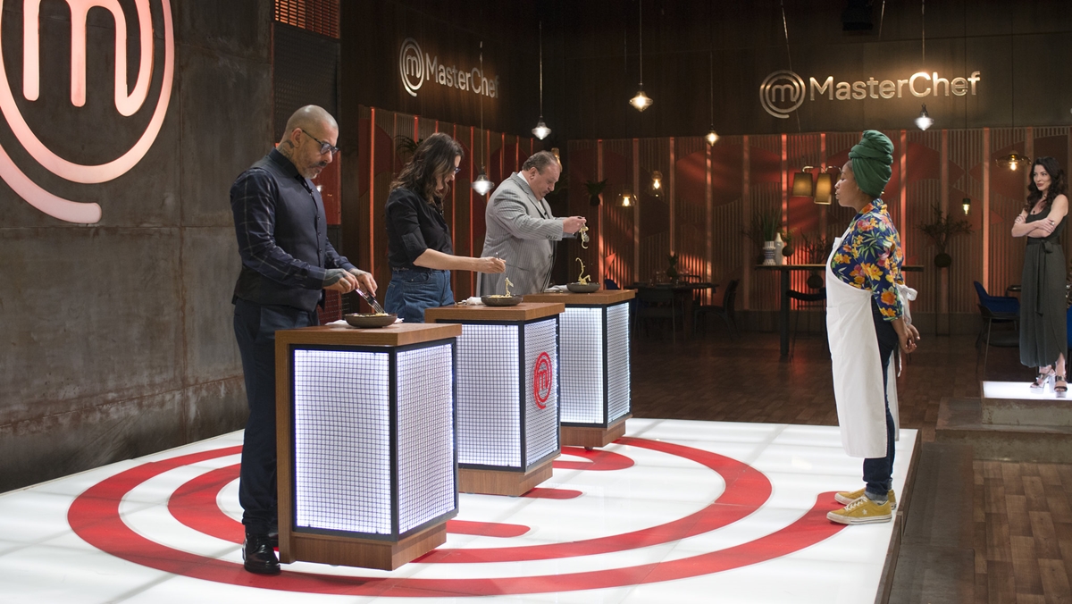 Cozinheiros preparam massa à carbonara no próximo “MasterChef” (Divulgação: Band)